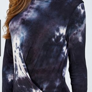 Mega line shorts long sleeve , criss cross design